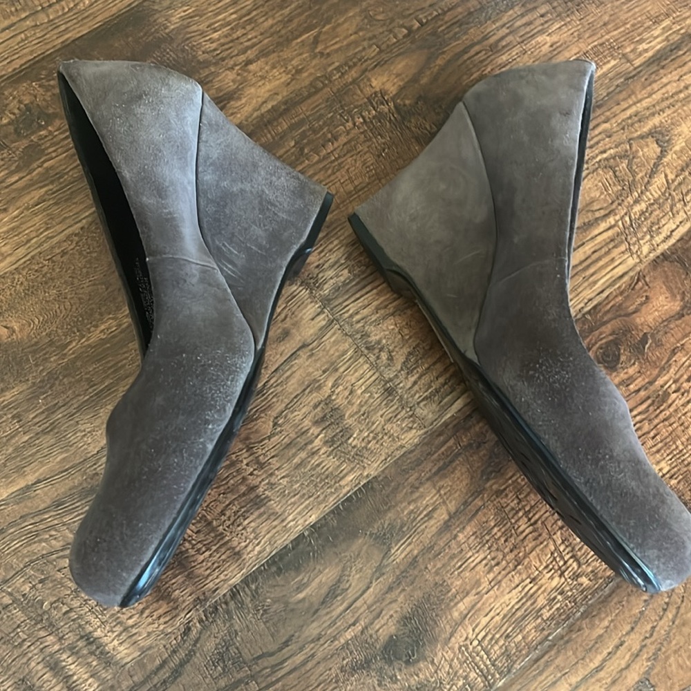 Comfy Born Gray Suede Wedge Heels